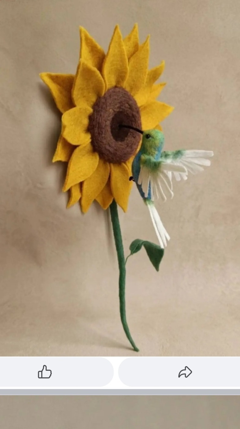 Picaflor de fieltro y girasol