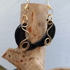 Arcilla orgánica y cobre amarillo